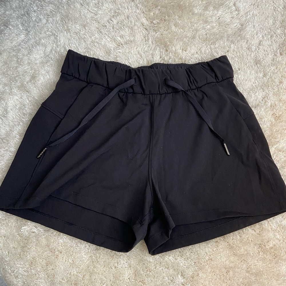 lululemon stroll at sundown mid-rise short 3”